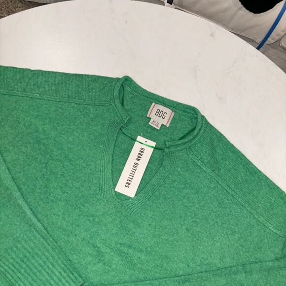 Urban Outfitters BDG Cardiff Notch Neck Sweater V Neck Cropped Green Size XS NWT - Picture 6 of 8